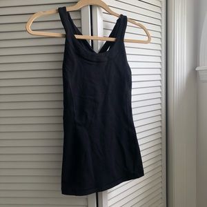 Lululemon black crisscross strap tank like new 4/6